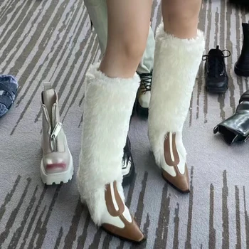 Зимние ботинки с острым носком для женщин, разноцветные Теплые меховые плюшевые Белые женские длинные туфли на высоком квадратном каблуке, лаконичные ботинки Botas