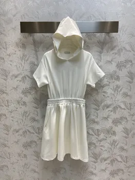 Белое платье с капюшоном и открытой спиной, повседневный фасон, юбка с капюшоном и эластичным поясом.