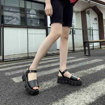 Новые летние роскошные туфли с перекрестными ремешками, удобные римские сандалии в стиле ретро из маффиновой кожи с толстой подошвой, 2022