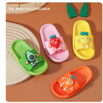 Детские тапочки с мультяшной клубникой для мальчиков, летняя пляжная домашняя милая обувь для девочек, домашние мягкие нескользящие милые детские тапочки от 2 до 7 лет